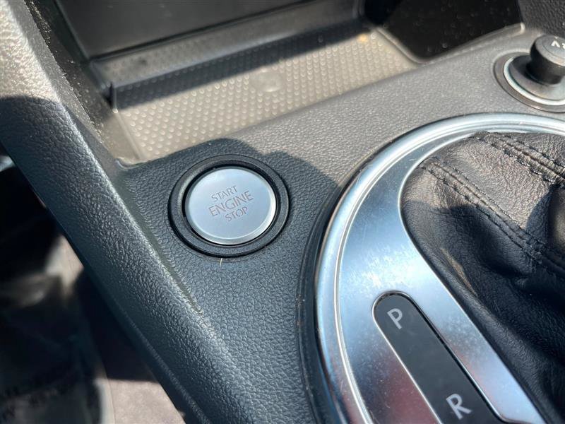 Used 2013 Volkswagen Beetle TDI FWD image 25