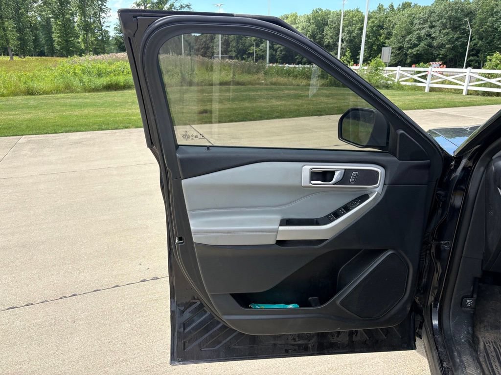 Used 2021 Ford Explorer XLT w/ Equipment Group 202A AWD/4WD image 10