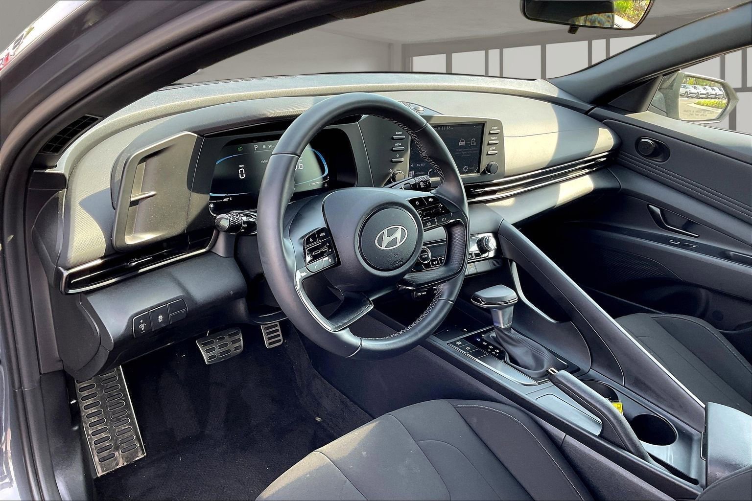 Used 2025 Hyundai Elantra Sport image 17