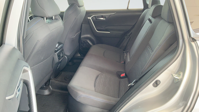 Used 2022 Toyota RAV4 SE w/ SE Grade Weather Package AWD/4WD image 20