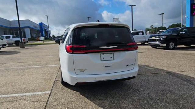 Used 2024 Chrysler Pacifica Limited FWD image 6