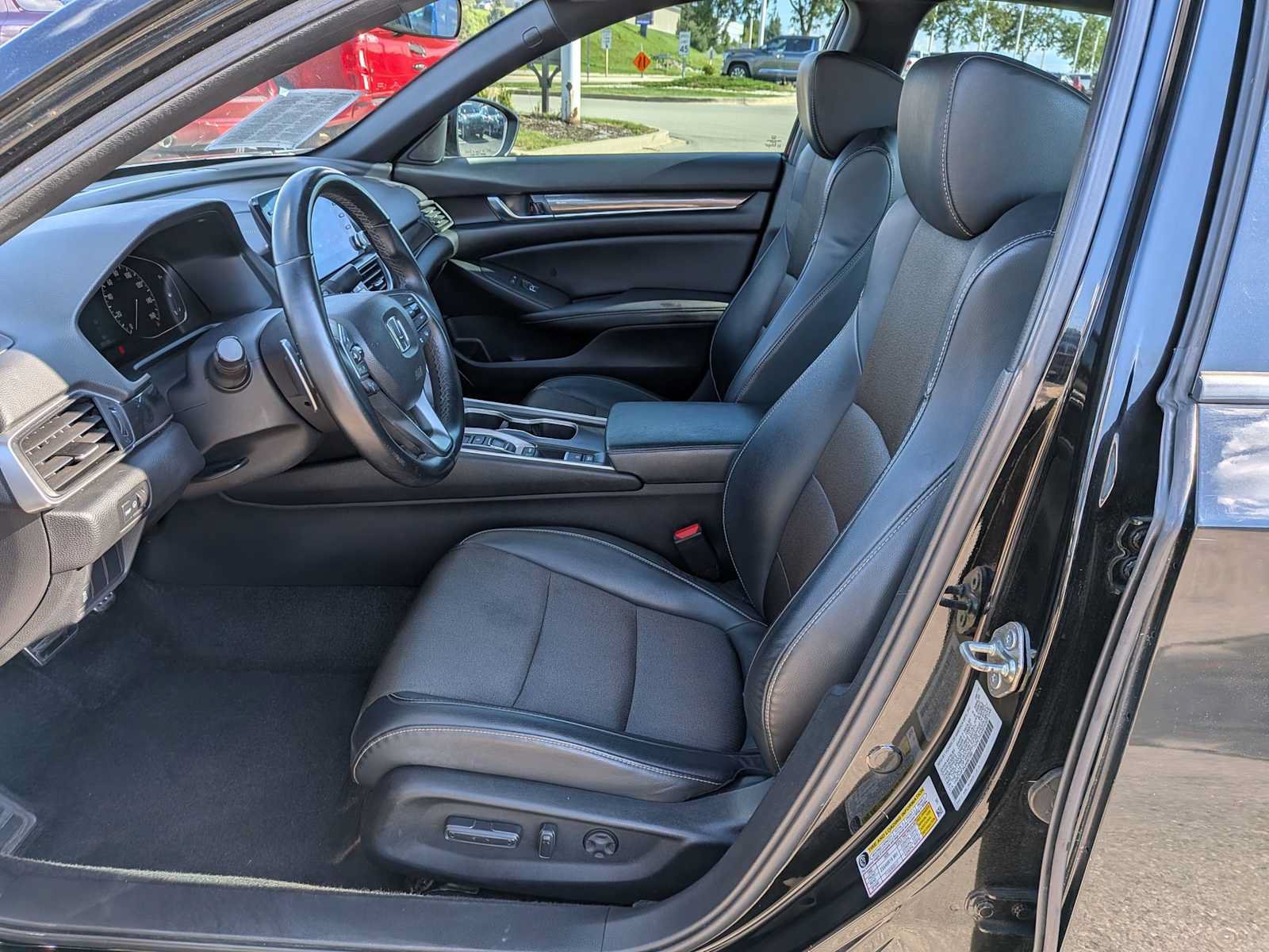 Used 2018 Honda Accord Sport image 15