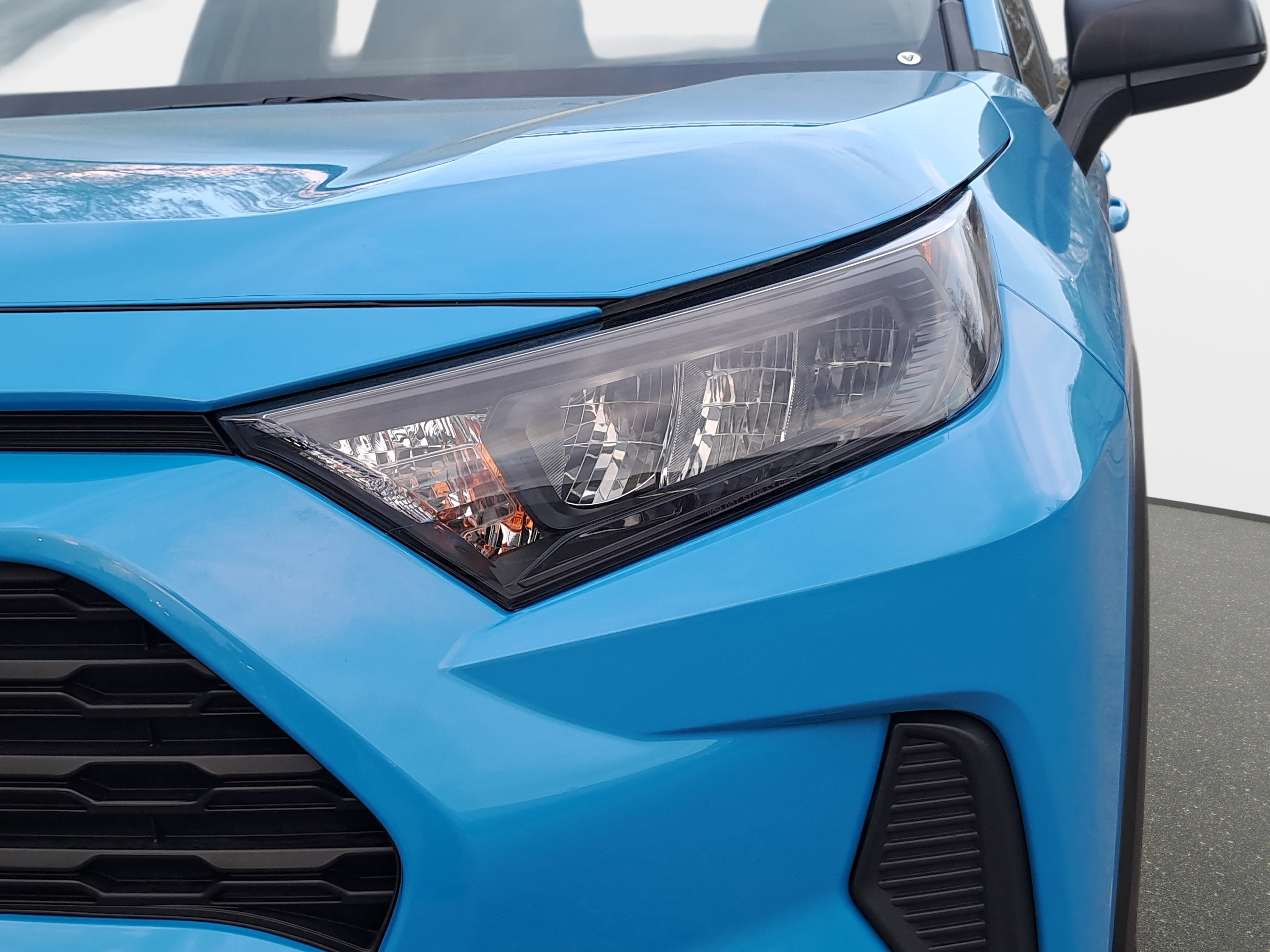 Used 2020 Toyota RAV4 LE image 29