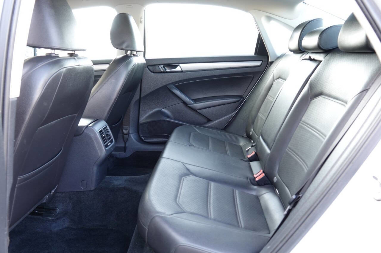 Used 2015 Volkswagen Passat TDI SE FWD image 53
