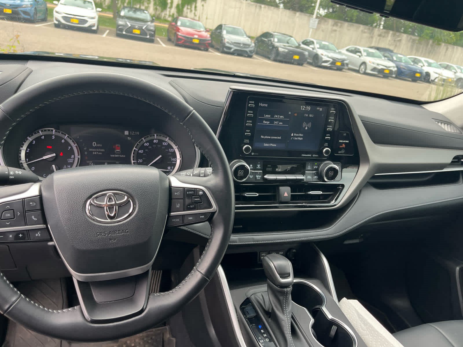 Used 2022 Toyota Highlander XLE AWD/4WD image 12