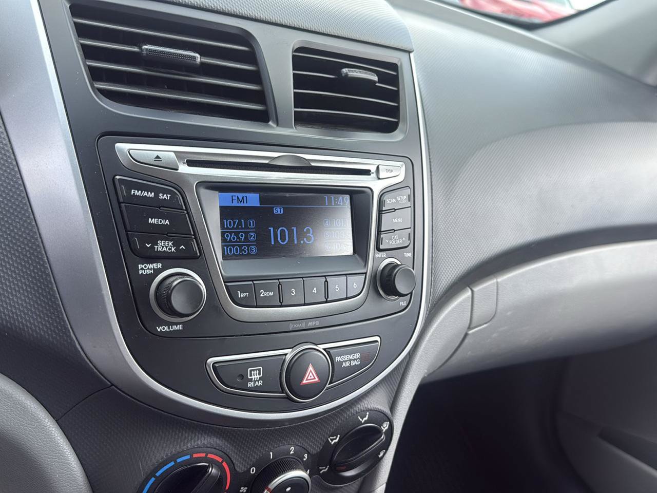 Used 2015 Hyundai Accent GLS FWD image 11