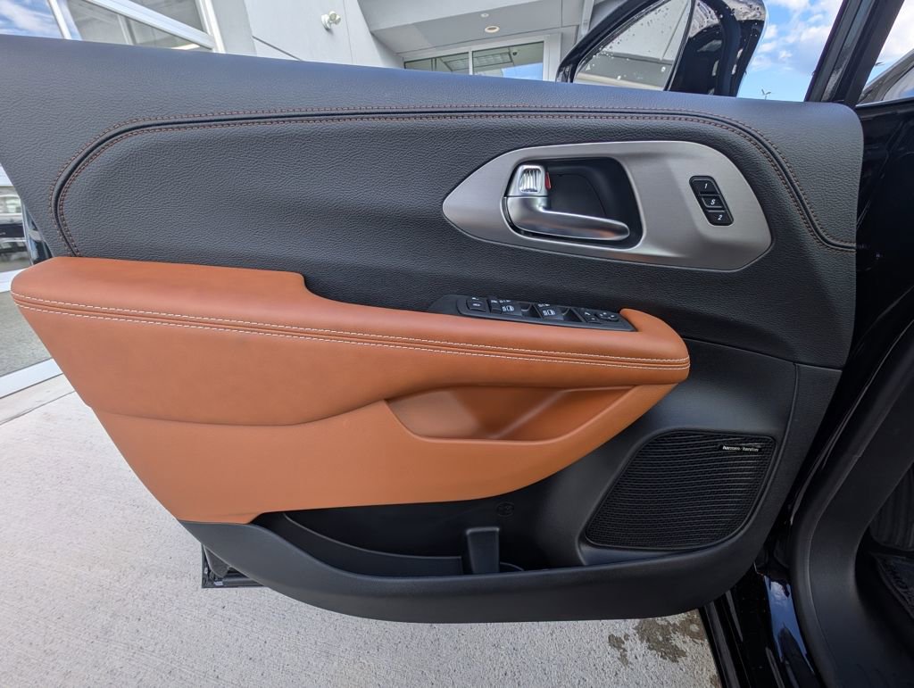 New 2026 Chrysler Pacifica Pinnacle w/ Trailer Tow Group image 43