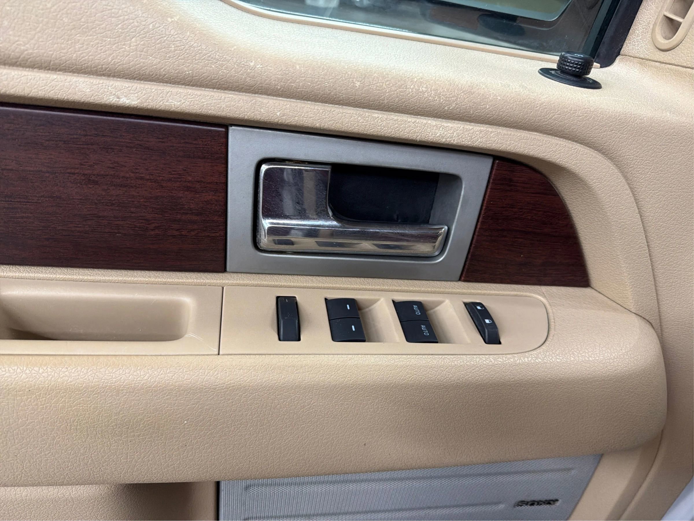 Used 2013 Ford F150 King Ranch w/ King Ranch Luxury Pkg AWD/4WD image 18