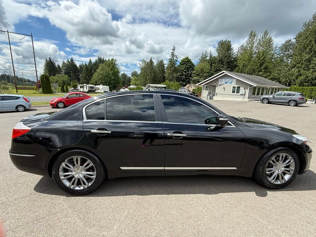 Used 2011 Hyundai Genesis 4.6 RWD image 6