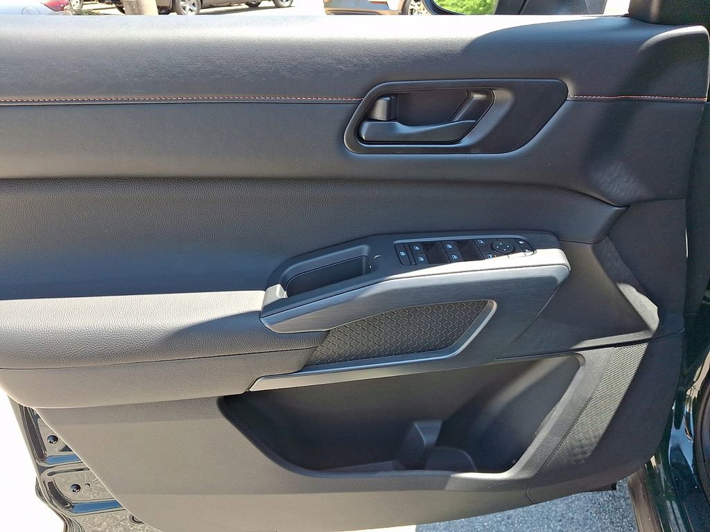 Used 2025 Nissan Pathfinder Rock Creek AWD/4WD image 12
