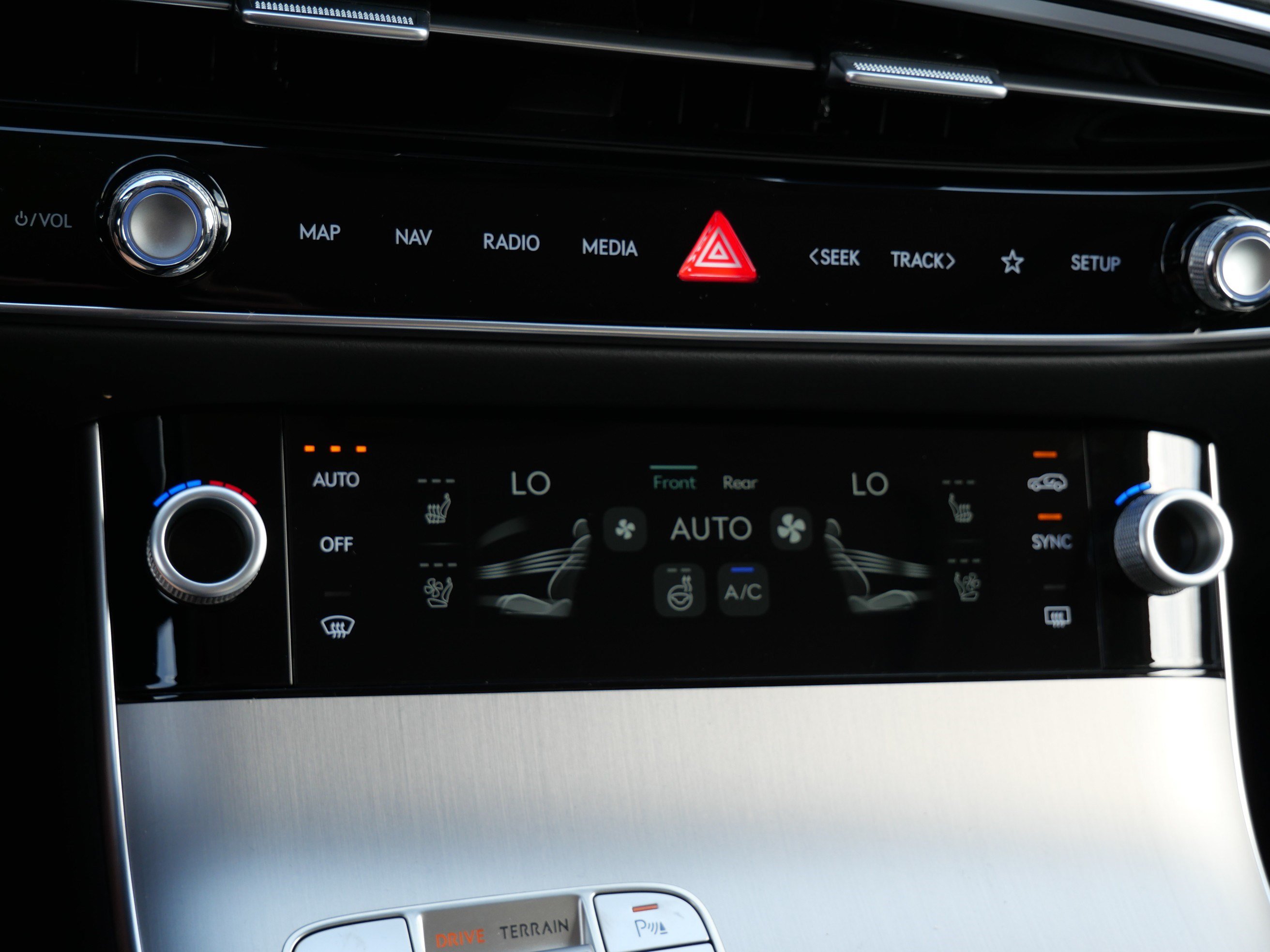 New 2026 Genesis GV70 2.5T Advanced AWD/4WD image 9
