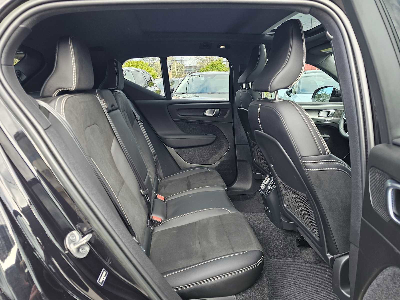 Used 2023 Volvo XC40 Recharge Ultimate image 11