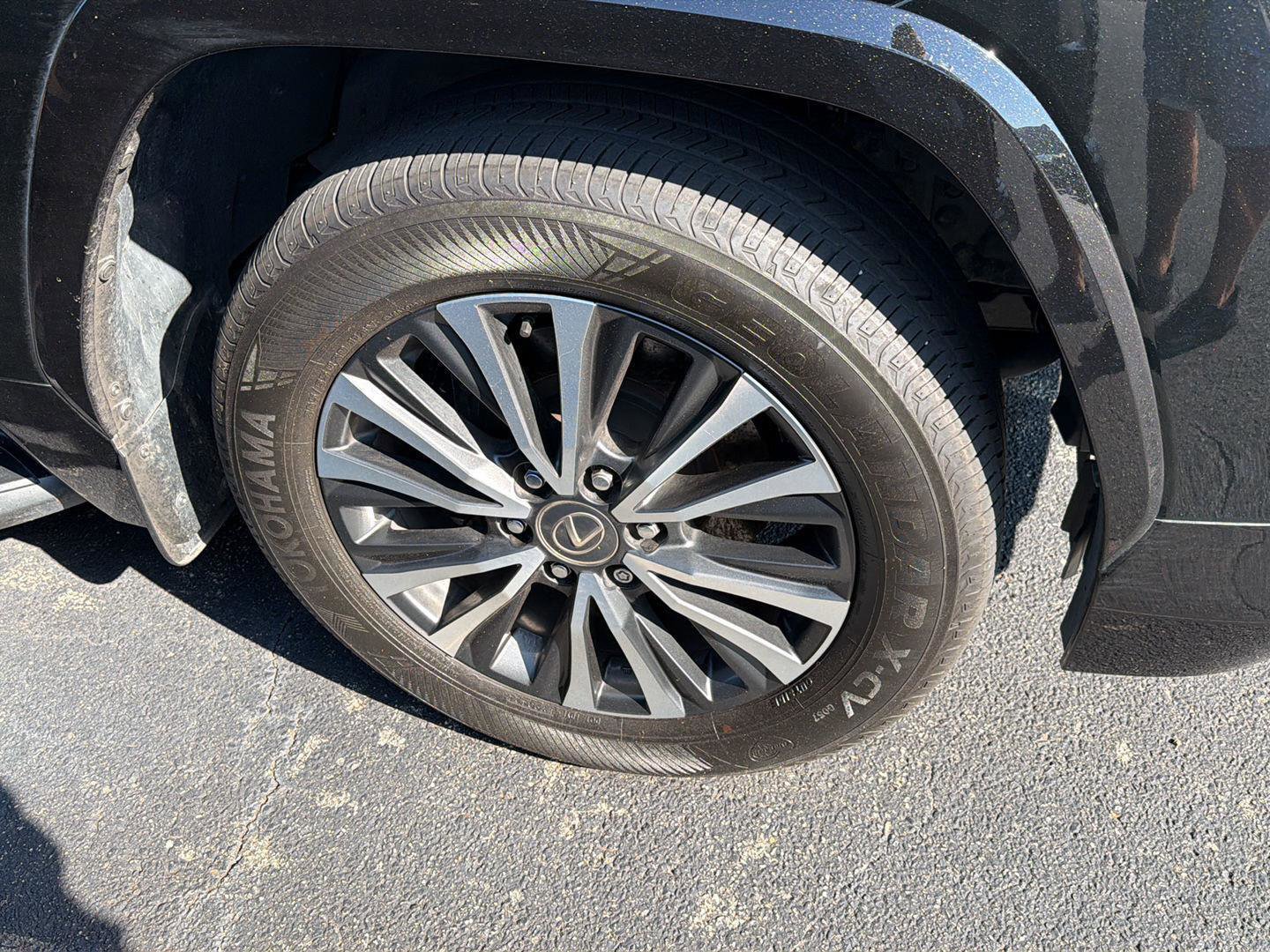 Used 2024 Lexus LX 600 4WD w/ Appearance Package image 7