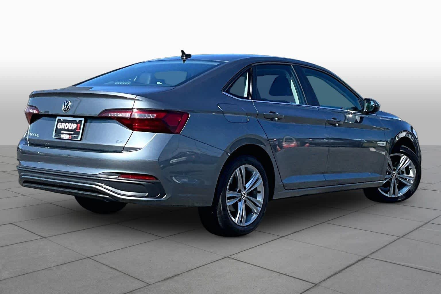 Used 2024 Volkswagen Jetta SE FWD image 12