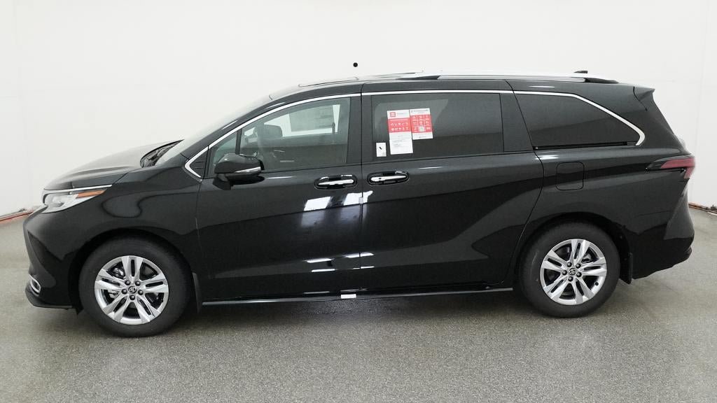 New 2026 Toyota Sienna Limited FWD image 3