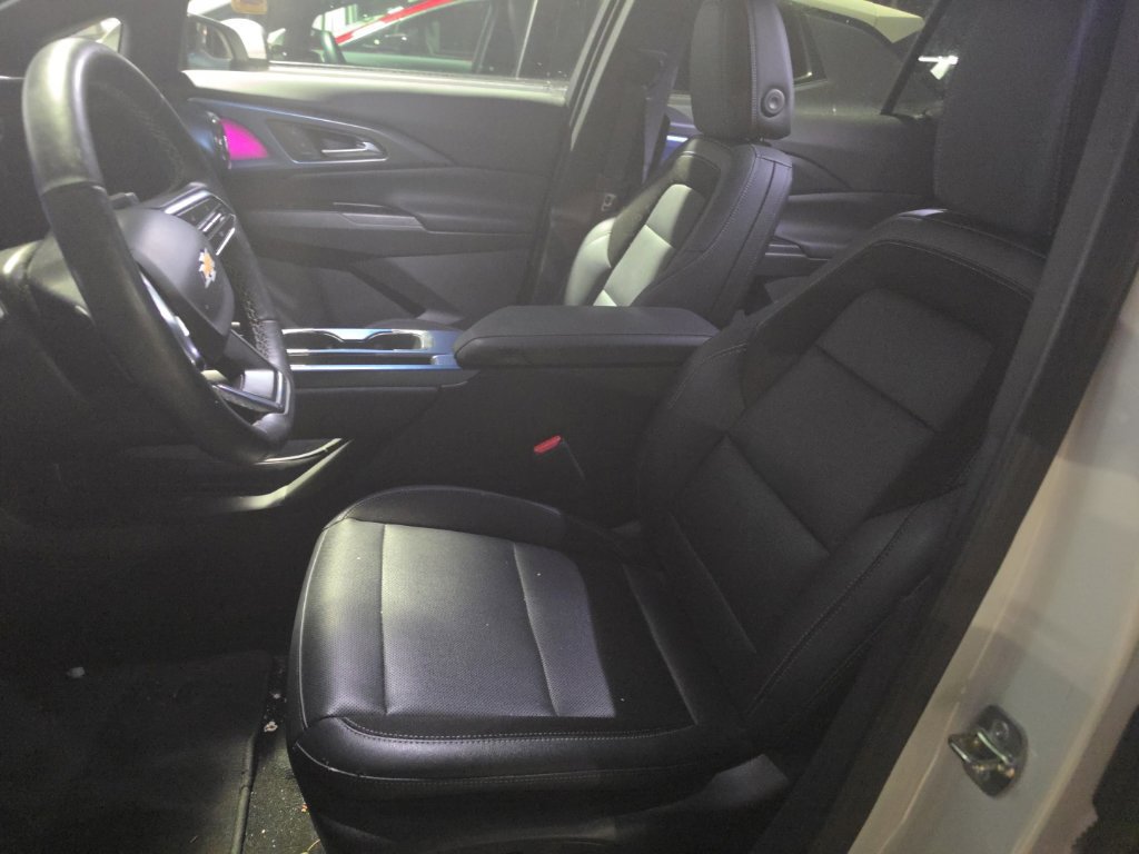 Used 2025 Chevrolet Equinox EV LT w/ Convenience Package FWD image 3