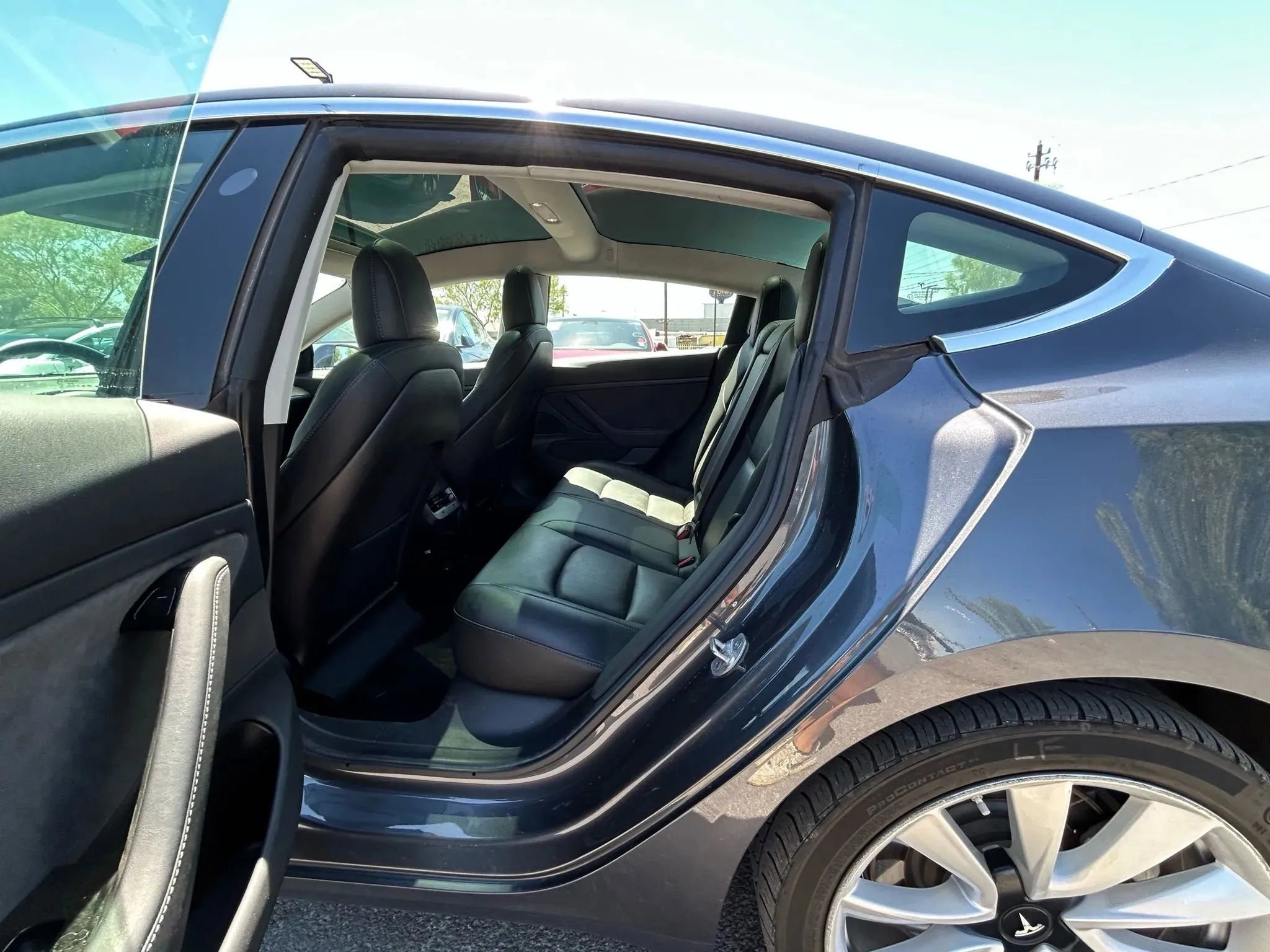 Used 2019 Tesla Model 3 Standard Range image 11