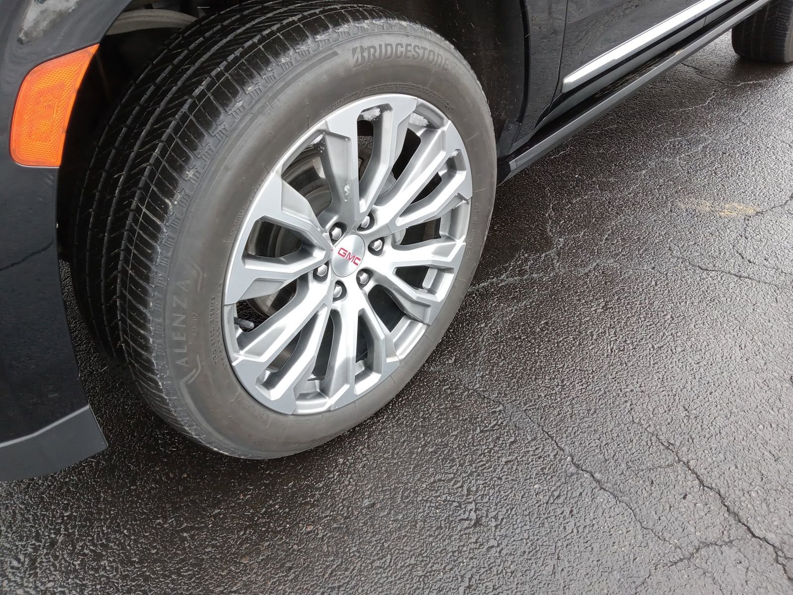 Used 2021 GMC Yukon Denali w/ Denali Premium Package image 6