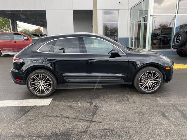 Used 2024 Porsche Macan image 11