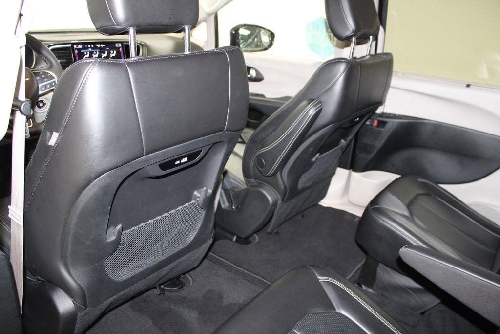 Used 2024 Chrysler Pacifica Touring-L image 26
