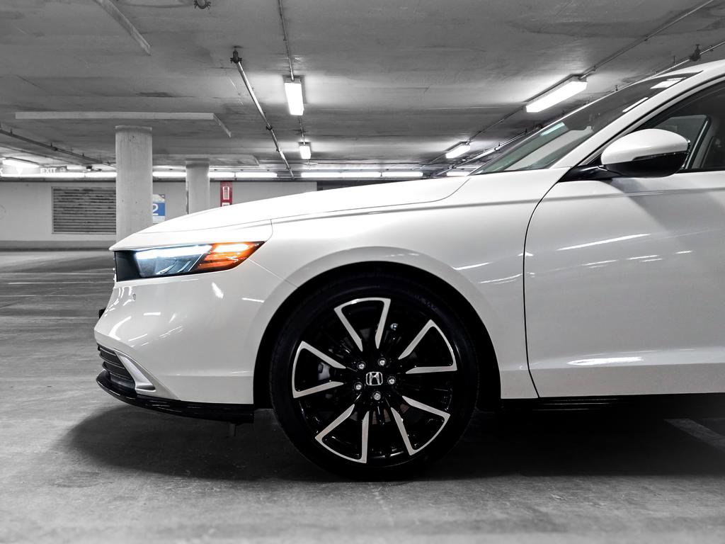 Used 2023 Honda Accord Touring image 14
