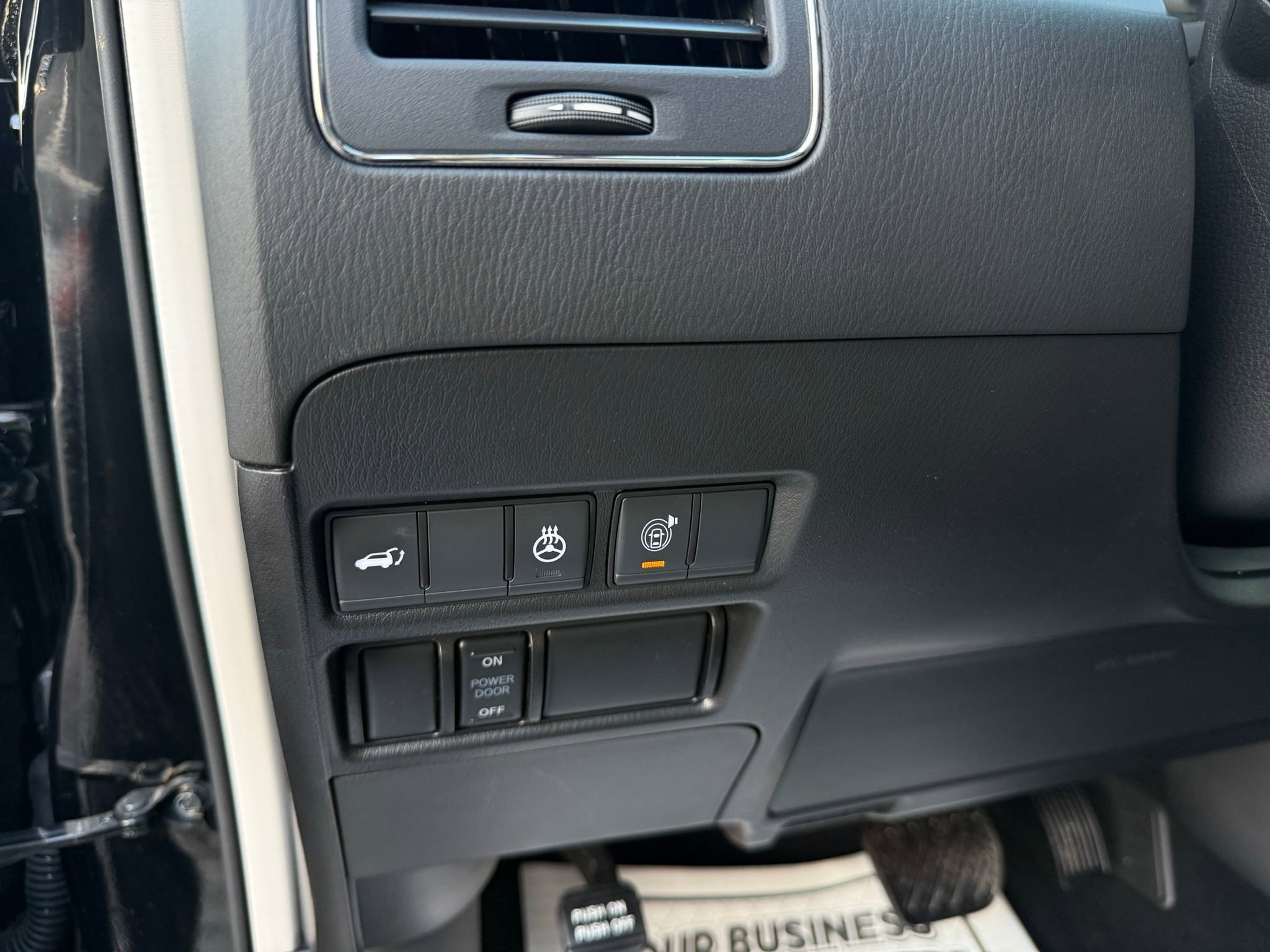 Used 2024 Nissan Armada SL w/ Captain's Chairs Package image 45