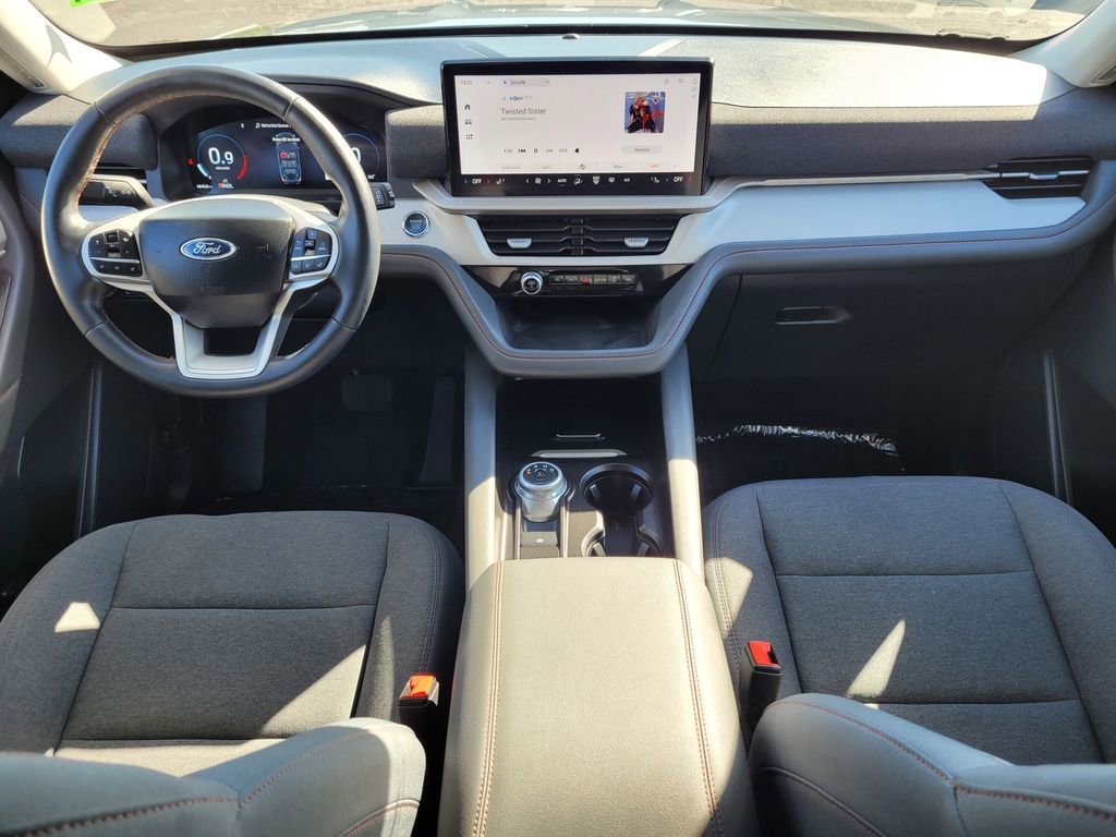 Used 2025 Ford Explorer Active image 6
