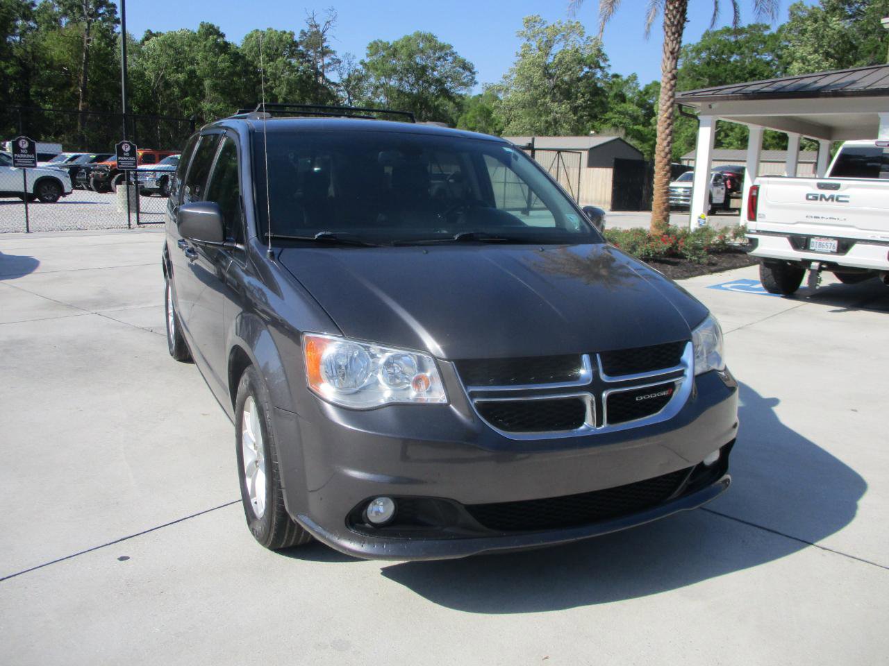 Used 2020 Dodge Grand Caravan SXT image 4