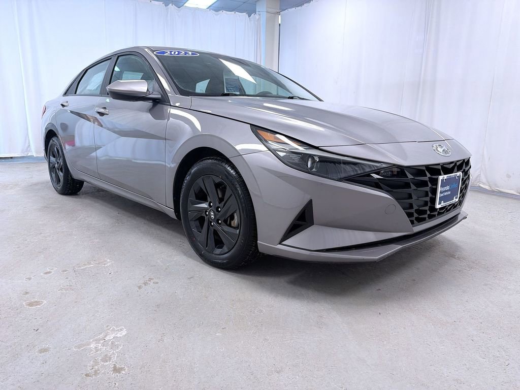 Used 2023 Hyundai Elantra SEL image 1