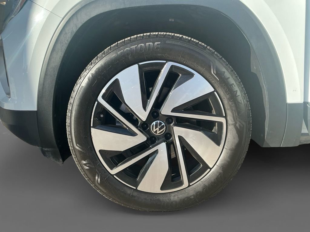 Used 2025 Volkswagen Atlas SE image 14