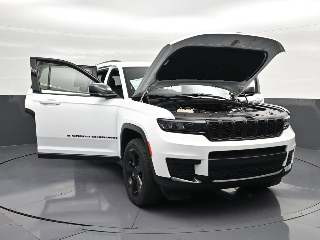 Used 2023 Jeep Grand Cherokee L Laredo AWD/4WD image 24