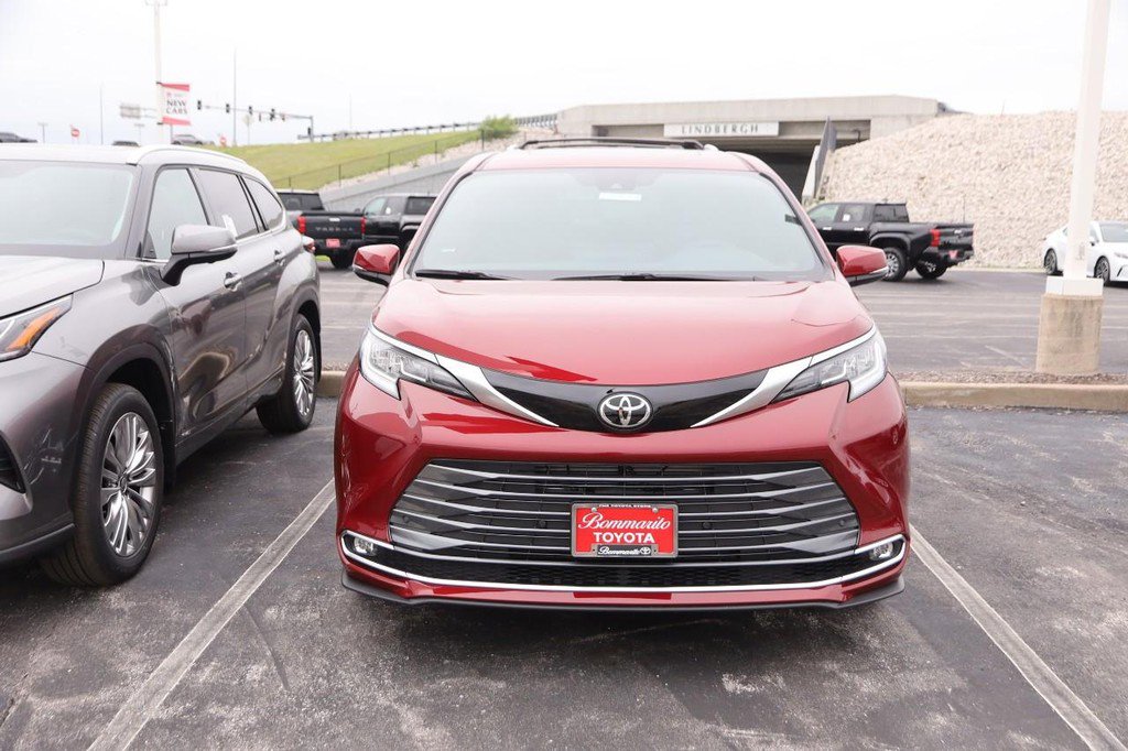 New 2026 Toyota Sienna Limited AWD/4WD image 3