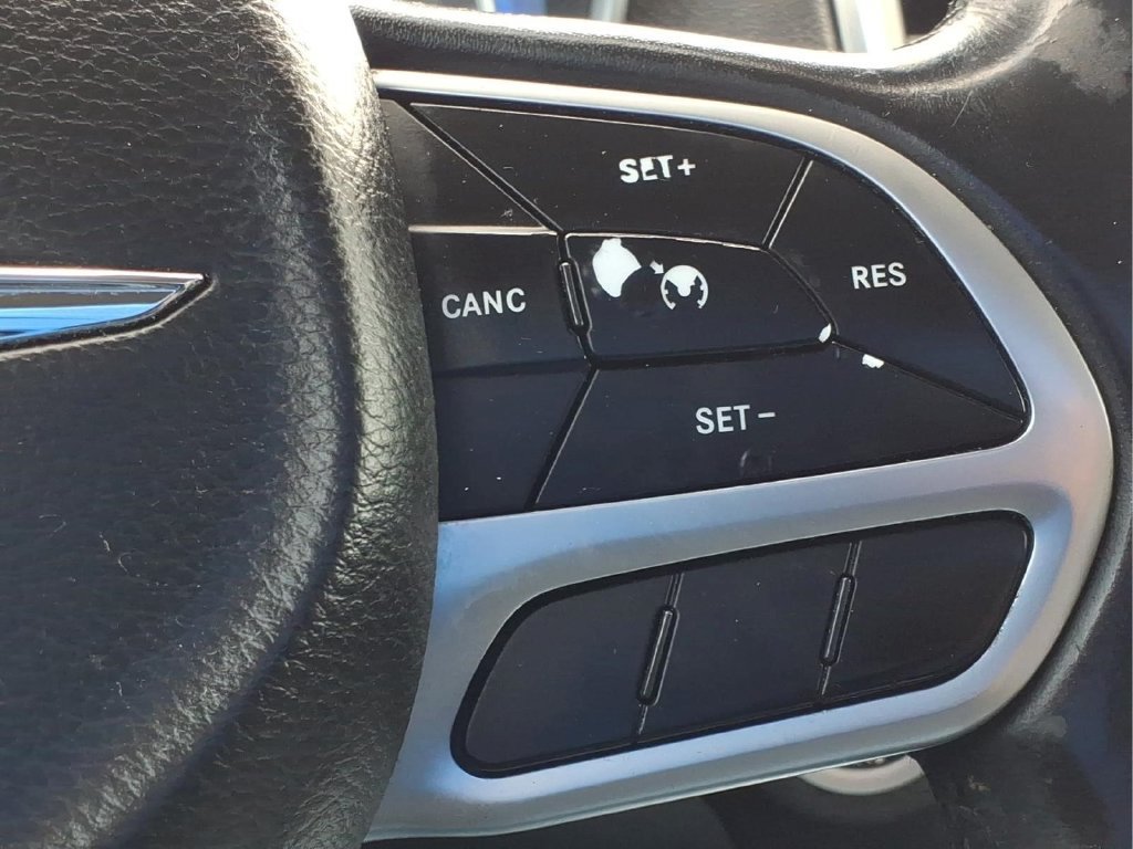 Used 2018 Chrysler 300 Touring w/ Driver Convenience Group RWD image 22