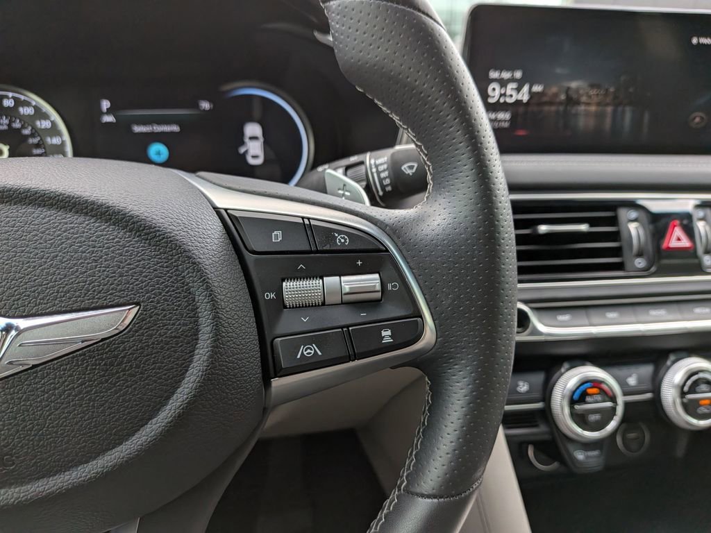 Used 2023 Genesis G70 2.0T image 17