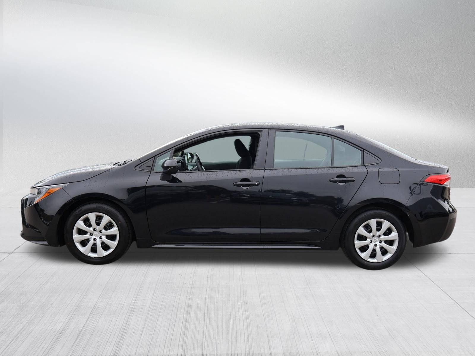 Used 2025 Toyota Corolla LE FWD image 4