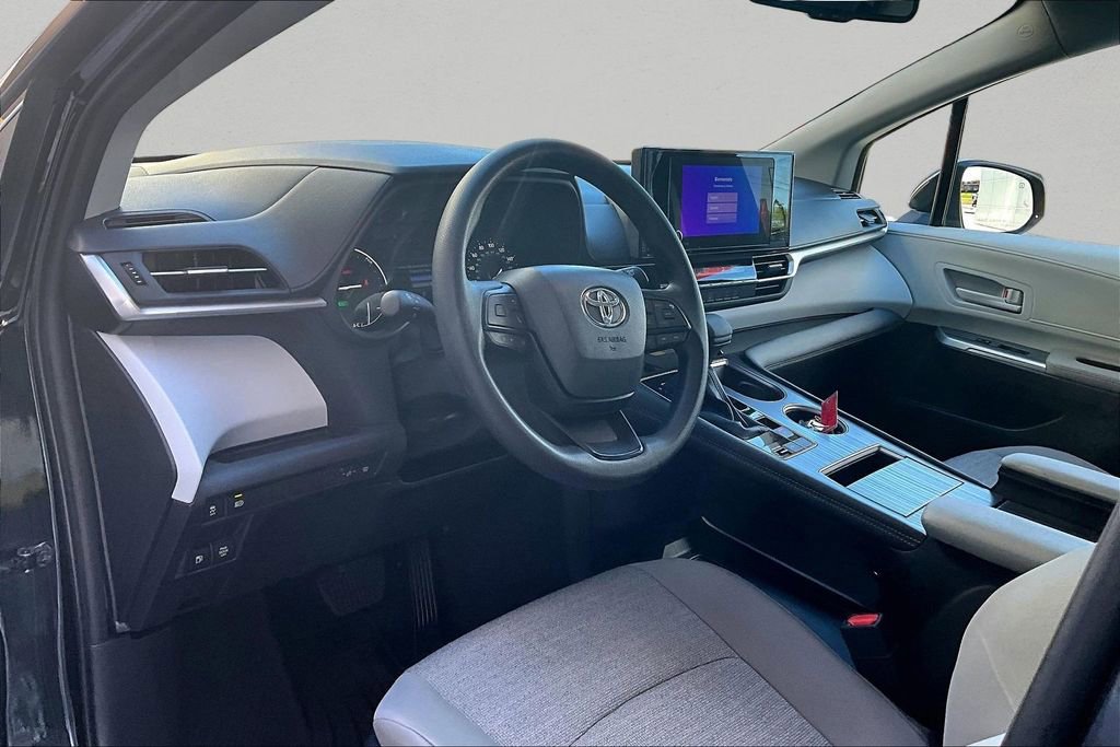 Certified 2026 Toyota Sienna LE image 16