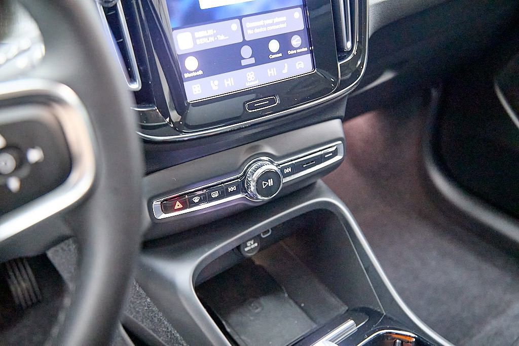 Certified 2023 Volvo XC40 B5 Plus image 15