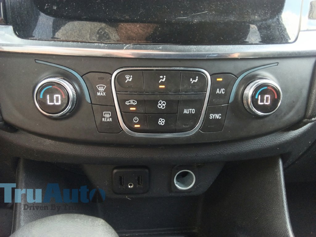 Used 2023 Chevrolet Traverse LT FWD image 31