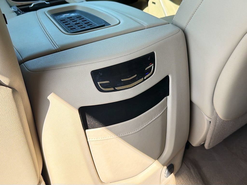Used 2017 Cadillac Escalade Luxury AWD/4WD image 27