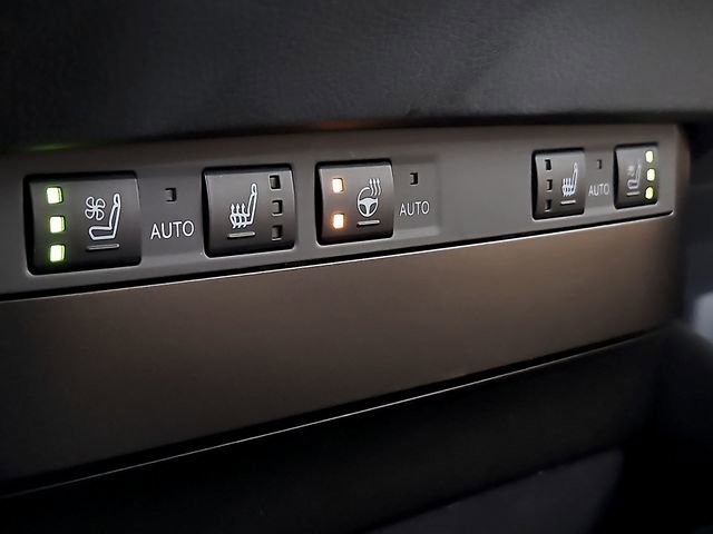 Used 2025 Lexus ES 300h w/ Premium Package image 29