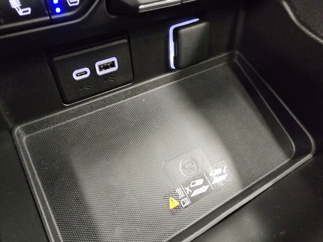 Used 2023 Chevrolet Suburban High Country image 37