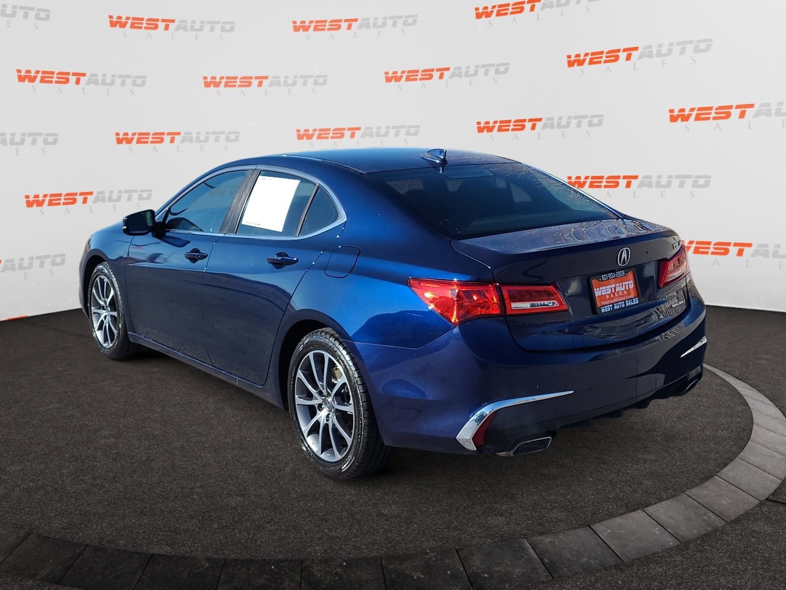 Used 2018 Acura TLX V6 SH-AWD image 3