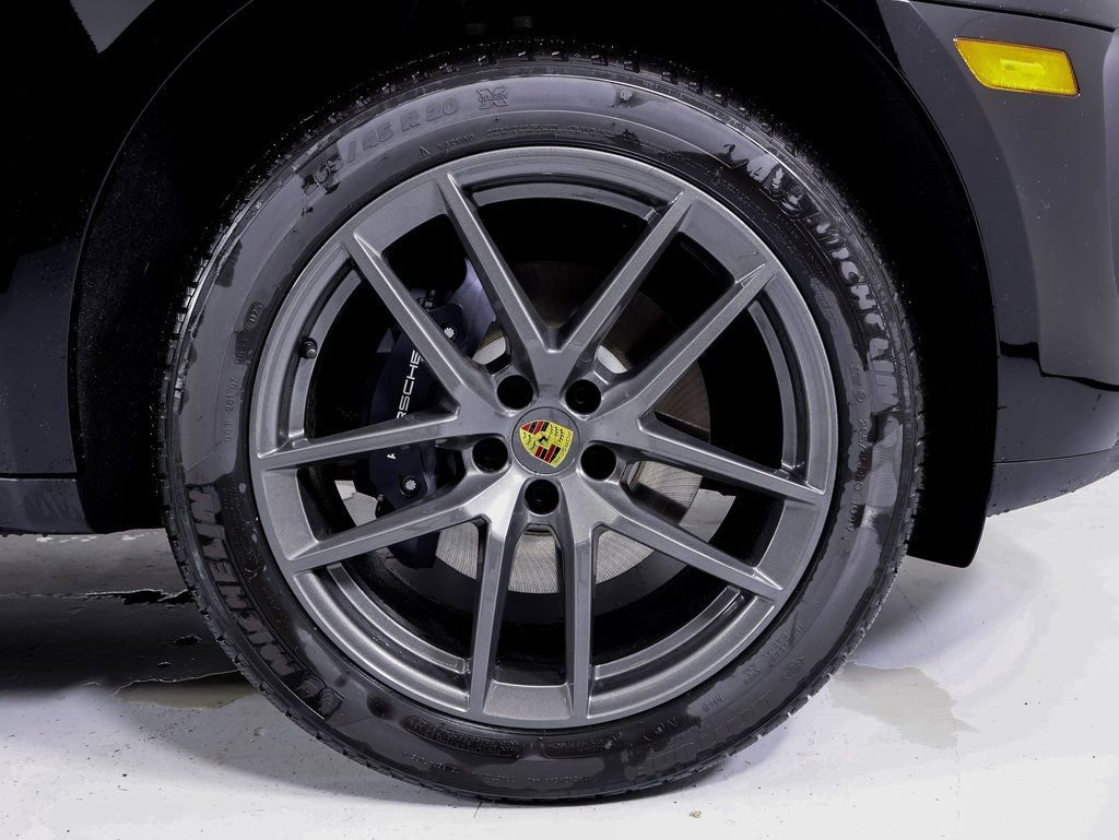 Certified 2025 Porsche Macan Turbo AWD/4WD image 21