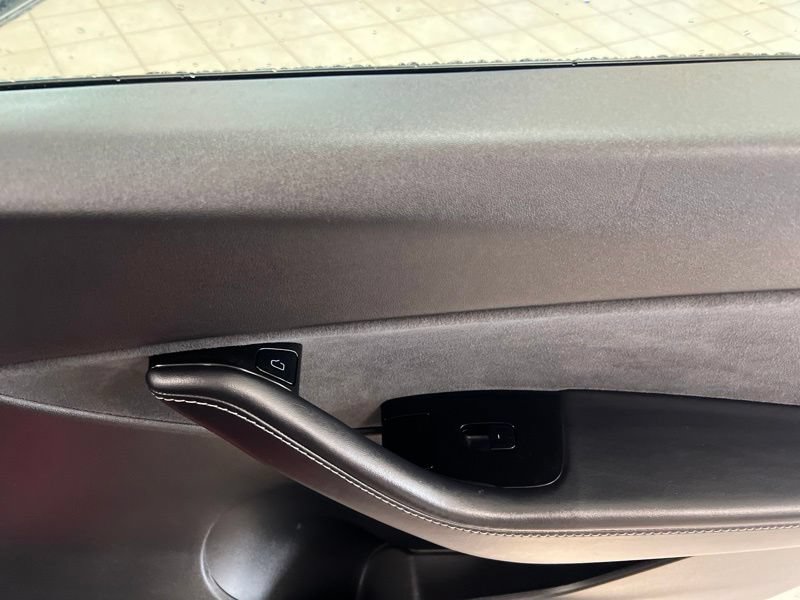 Used 2021 Tesla Model Y Long Range AWD/4WD image 16