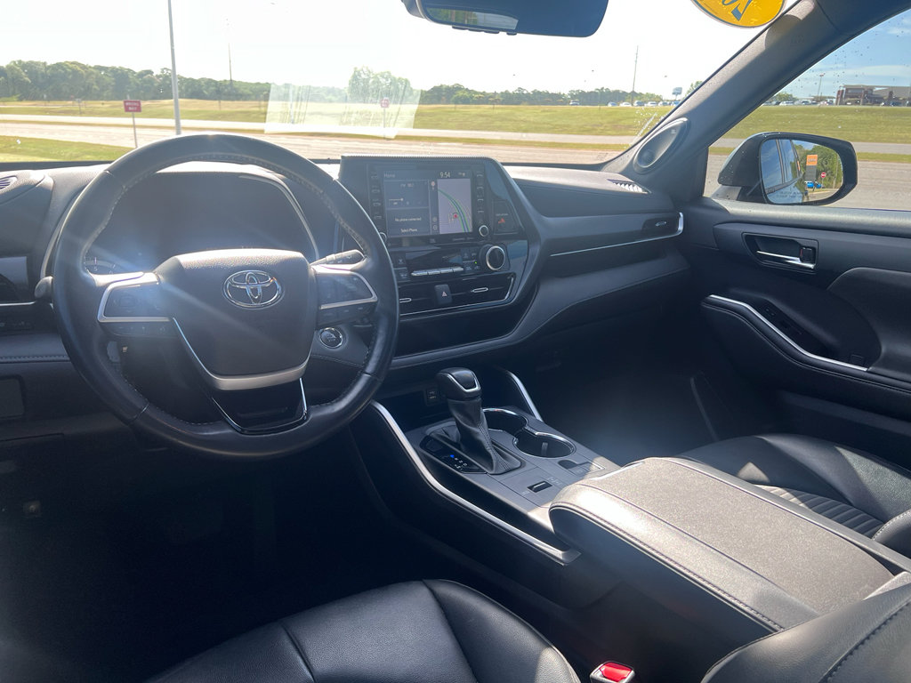 Used 2022 Toyota Highlander XSE image 19