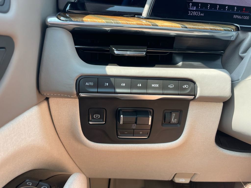 Used 2023 Cadillac Escalade Sport Platinum w/ LPO, ONYX Package image 27