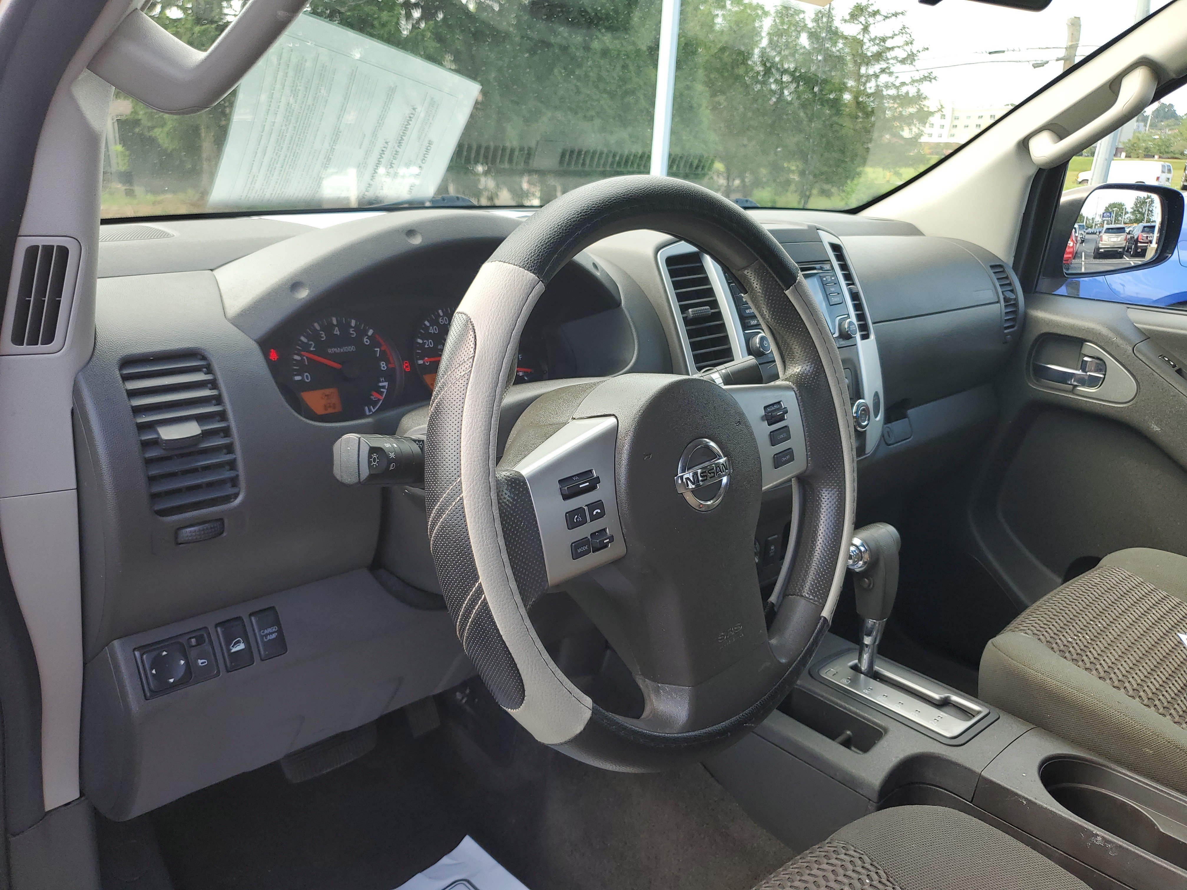 Used 2015 Nissan Frontier SV AWD/4WD image 9