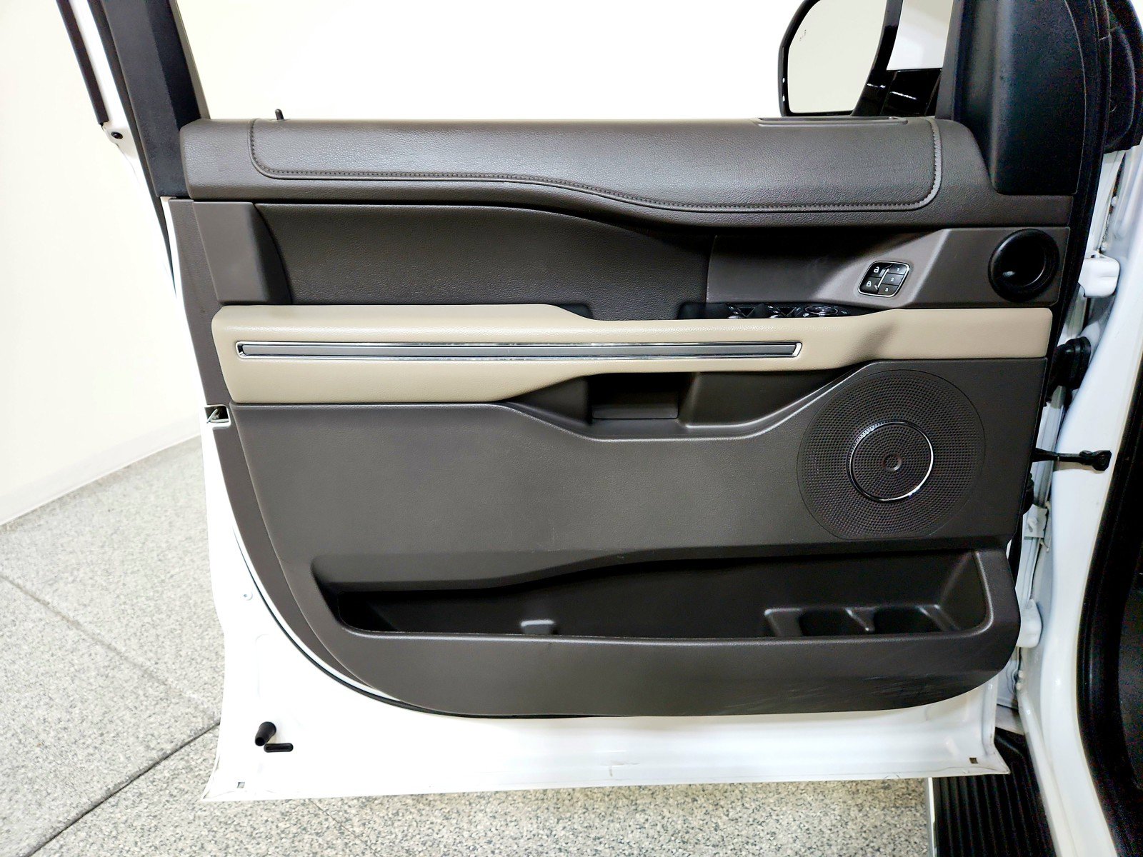 Used 2020 Ford Expedition XLT w/ Equipment Group 202A image 17