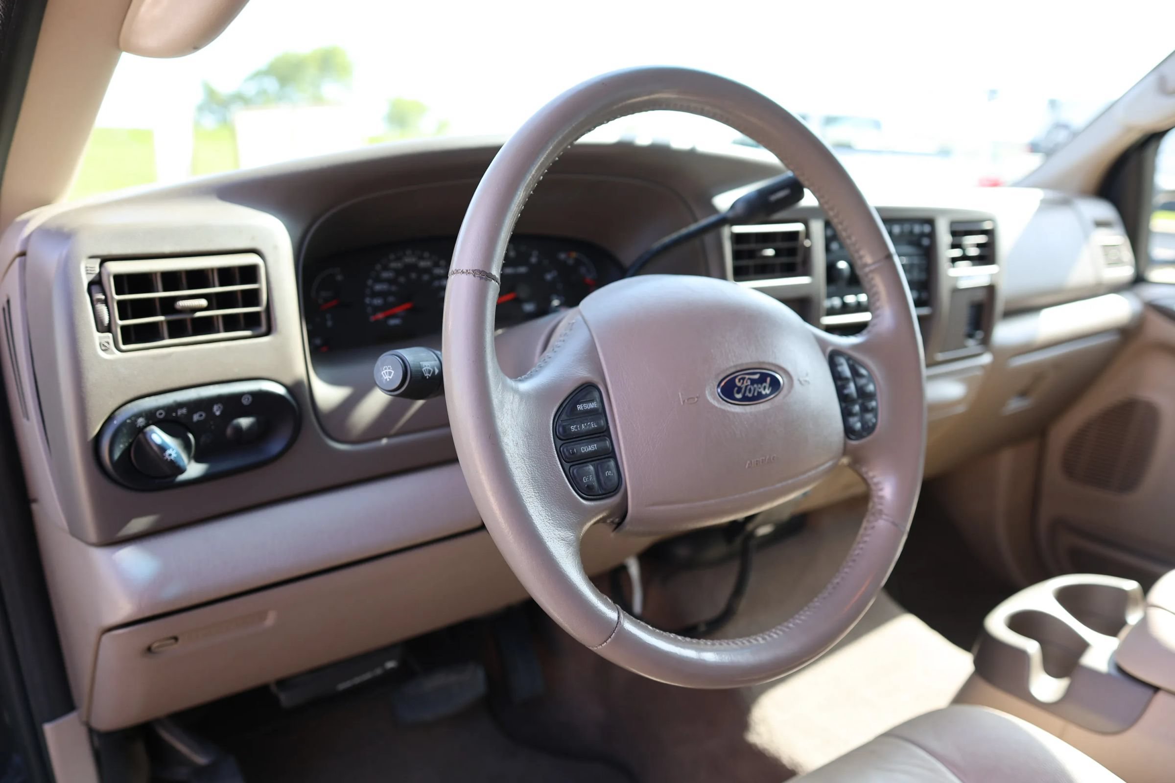 Used 2004 Ford Excursion Limited AWD/4WD image 29