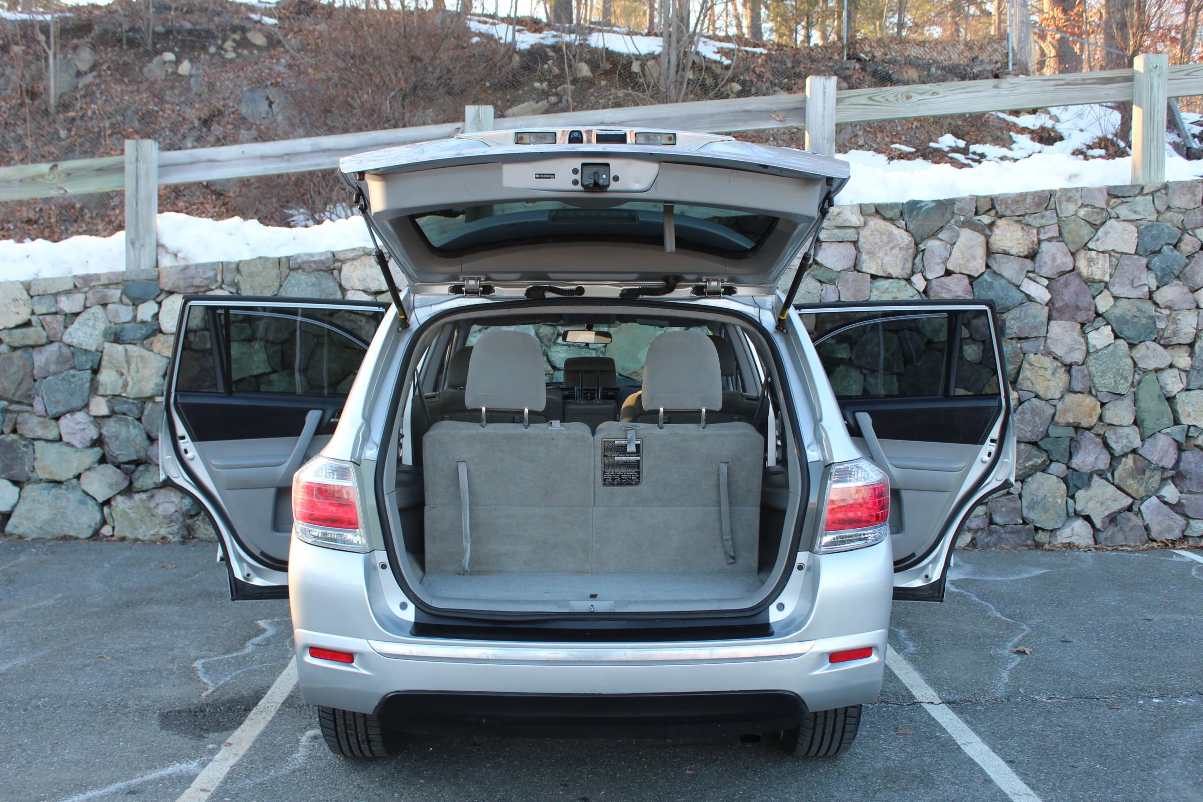 Used 2011 Toyota Highlander Hybrid w/ Cold Weather Pkg image 10